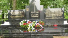 Pomník v Českém Malíně, v obci vypálené v roce 1943 nacisty