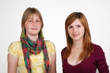 Anna Hamplov� a Zuzana Hanikov�, 6.A