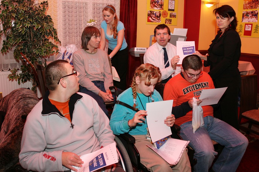 Vernis� v�robk� a fotografi� v kav�rni�ce u Tygra 