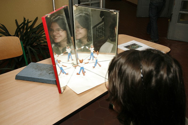 Den otev�en�ch dve�� 