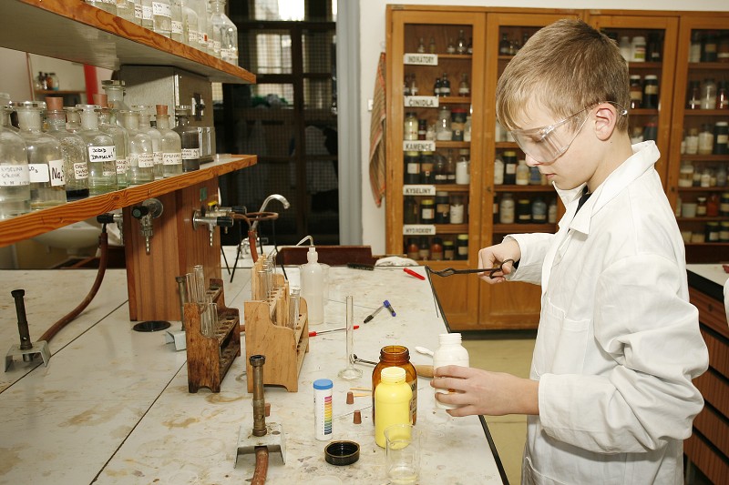 Den otev�en�ch dve�� 