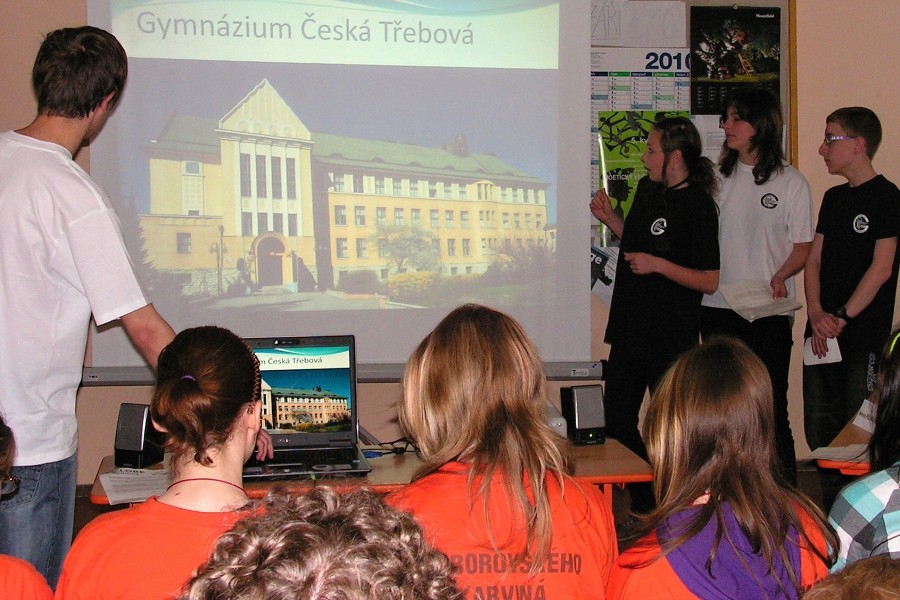 PREZENTACE NA�ICH V�ZKUM�