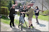 Tým České televize u kostelíčka 