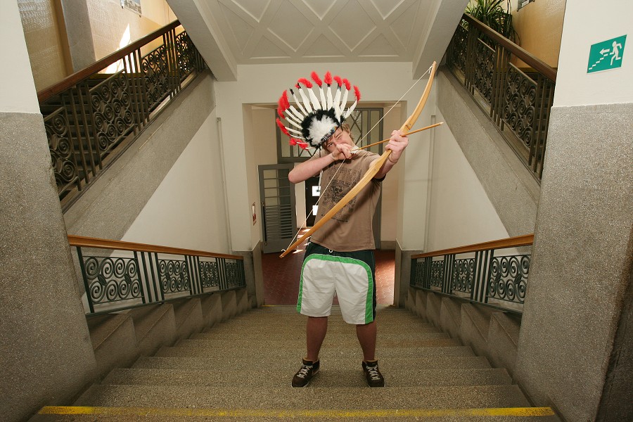 St�elba lukem pat�� k z�kladn�mu vzd�l�n�