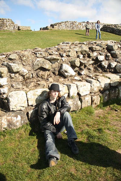 Den t�et�, zast�vka u Hadri�nova valu - i Lazi odpo��v�