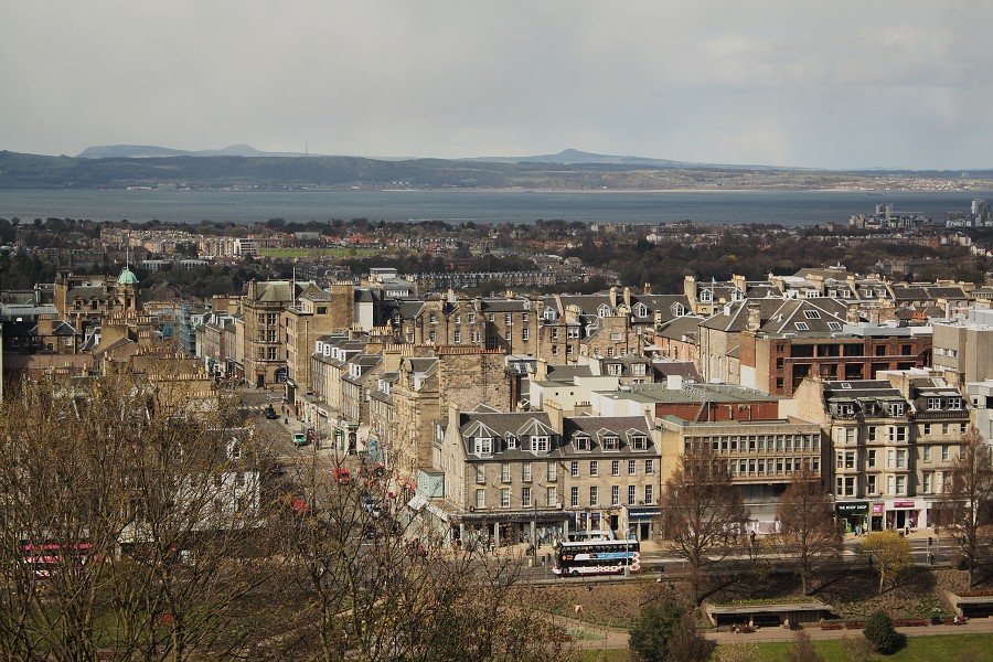 Den t�et�, Edinburgh - v�hled na m�sto
