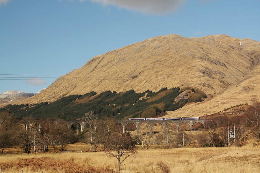 Den tvrt, Glenfinnan - tady se natel Harry Potter - viadukt