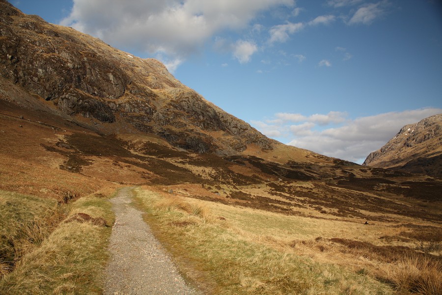 Den �tvrt�, zast�vka v Highlands