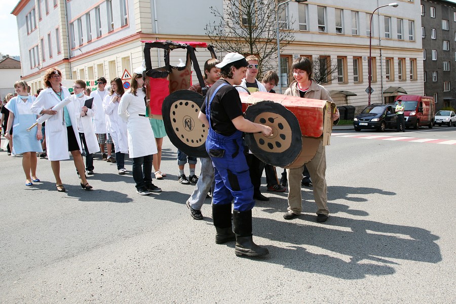 Provoz zastaven, jede traktor