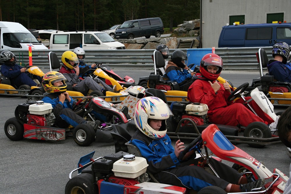 T�i, dva, jedna Jed��m 