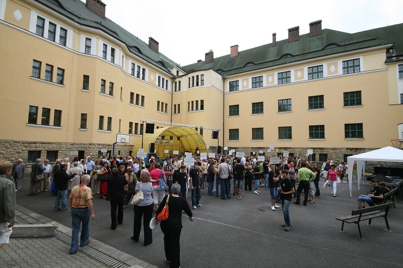 Pr�vod absolvent� m�stem