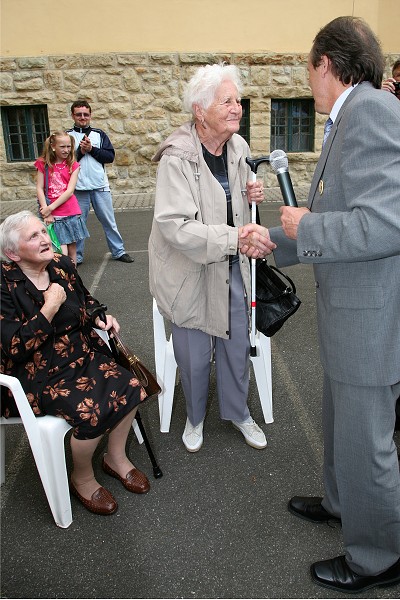 Pr�vod absolvent� m�stem