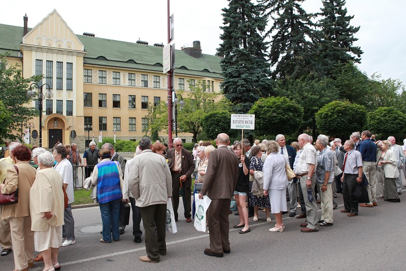 Pr�vod absolvent� m�stem