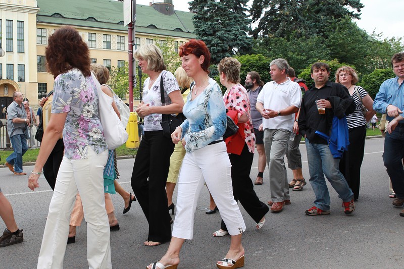 Pr�vod absolvent� m�stem